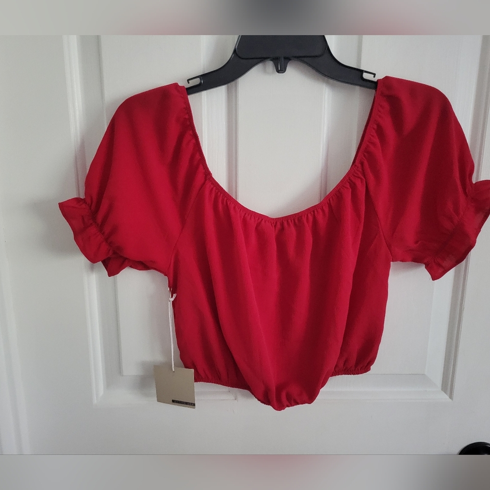 Active USA Women’s Red Puff Sleeve Button Front Crop Top Size Small NWT - Picture 5 of 5